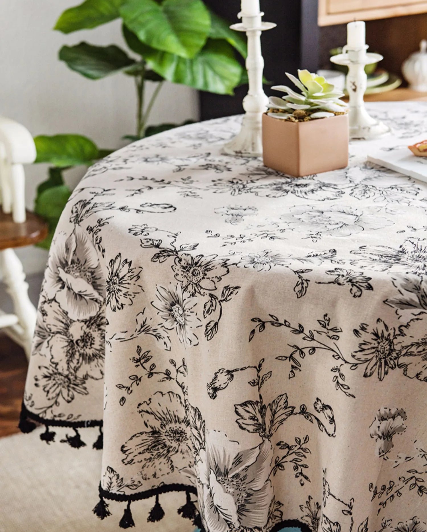 Embroidered Table Cloth for Dining Table | YM·Silky French Pastoral·Tassel