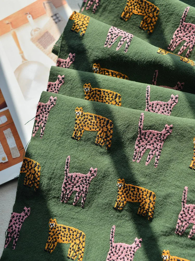 Jacquard WX625 - 33 | Embroidered Leopard