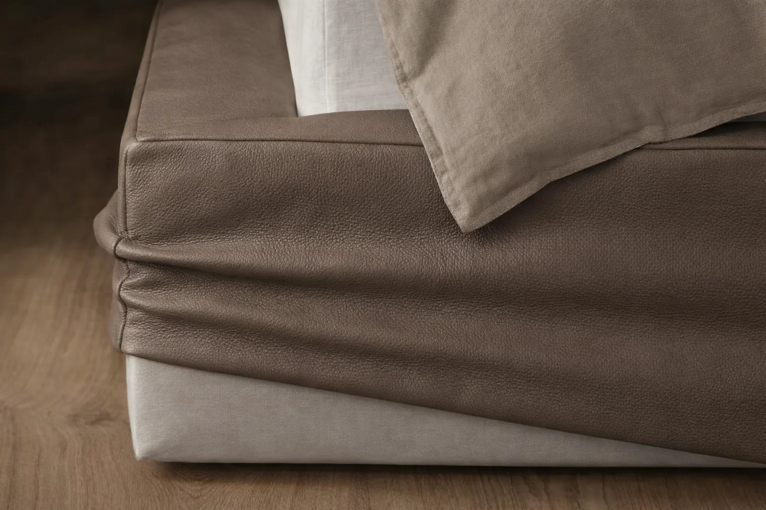 Light Gray Minotti YX-13 | Bed skirts