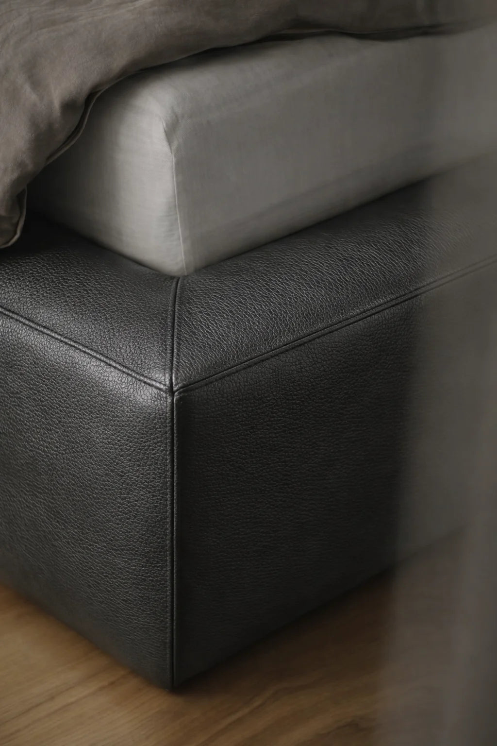 Mole Minotti YX-35 | Bed skirts