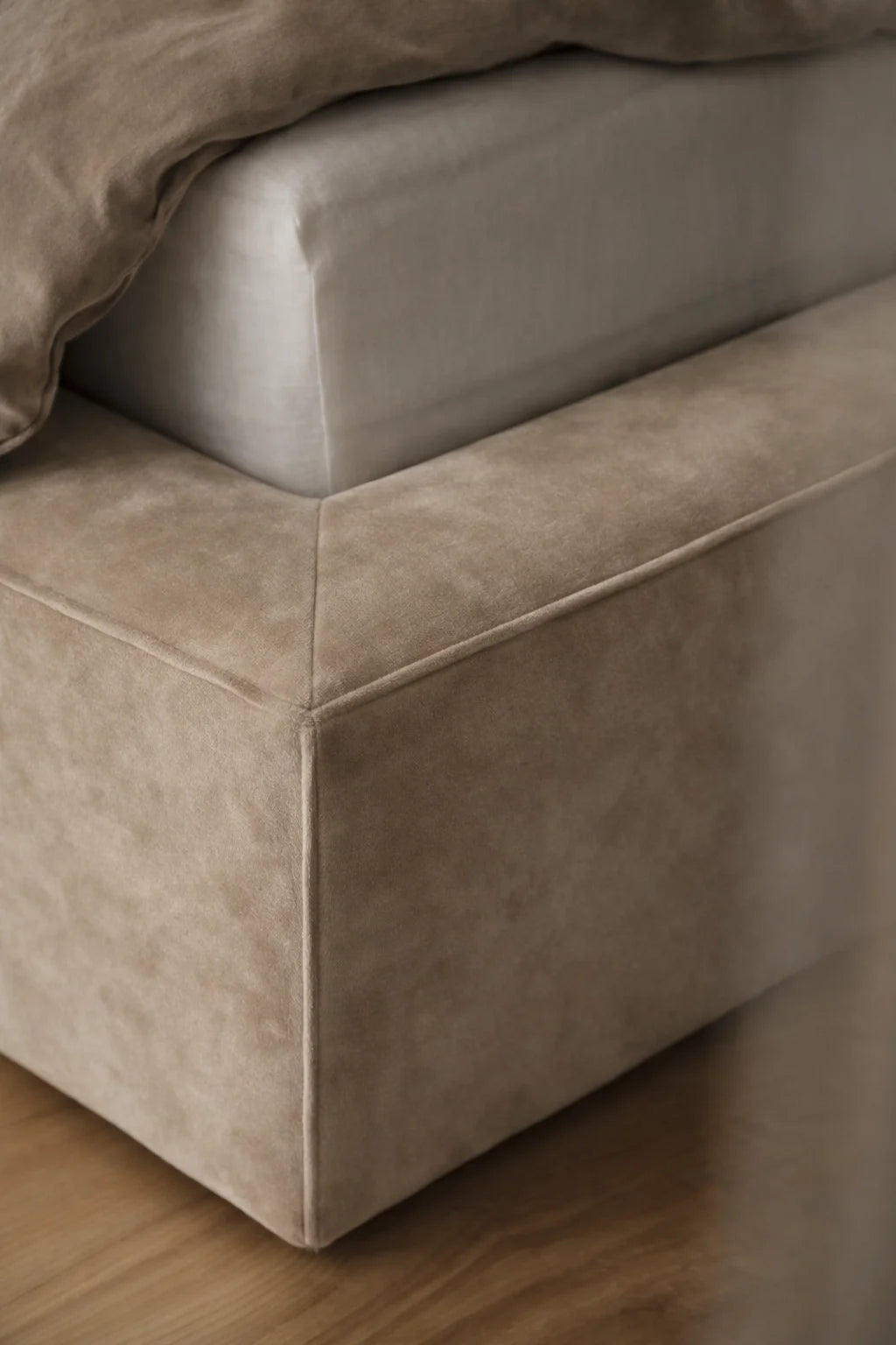 Sandstone WB PBV2042 - 08 | Bed Skirt