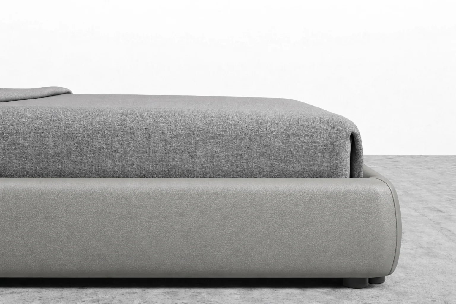 Taupe Minotti YX-31 | Bed skirts
