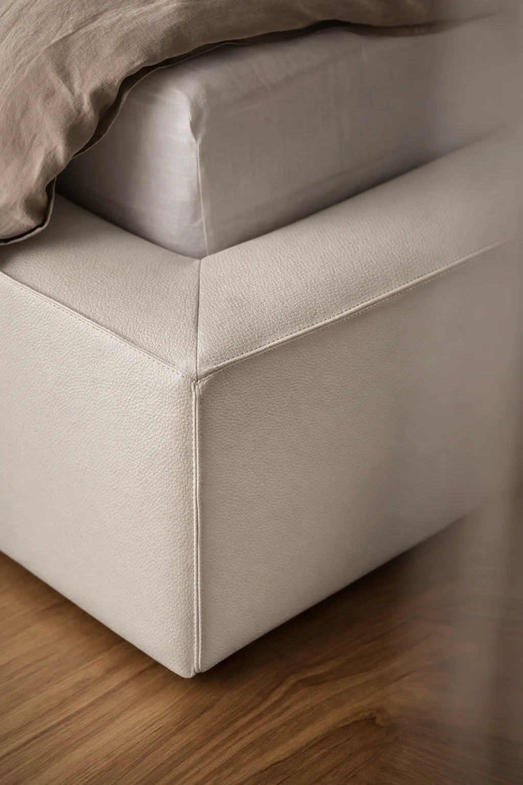Vanilly Minotti YX-01 | Bed skirts