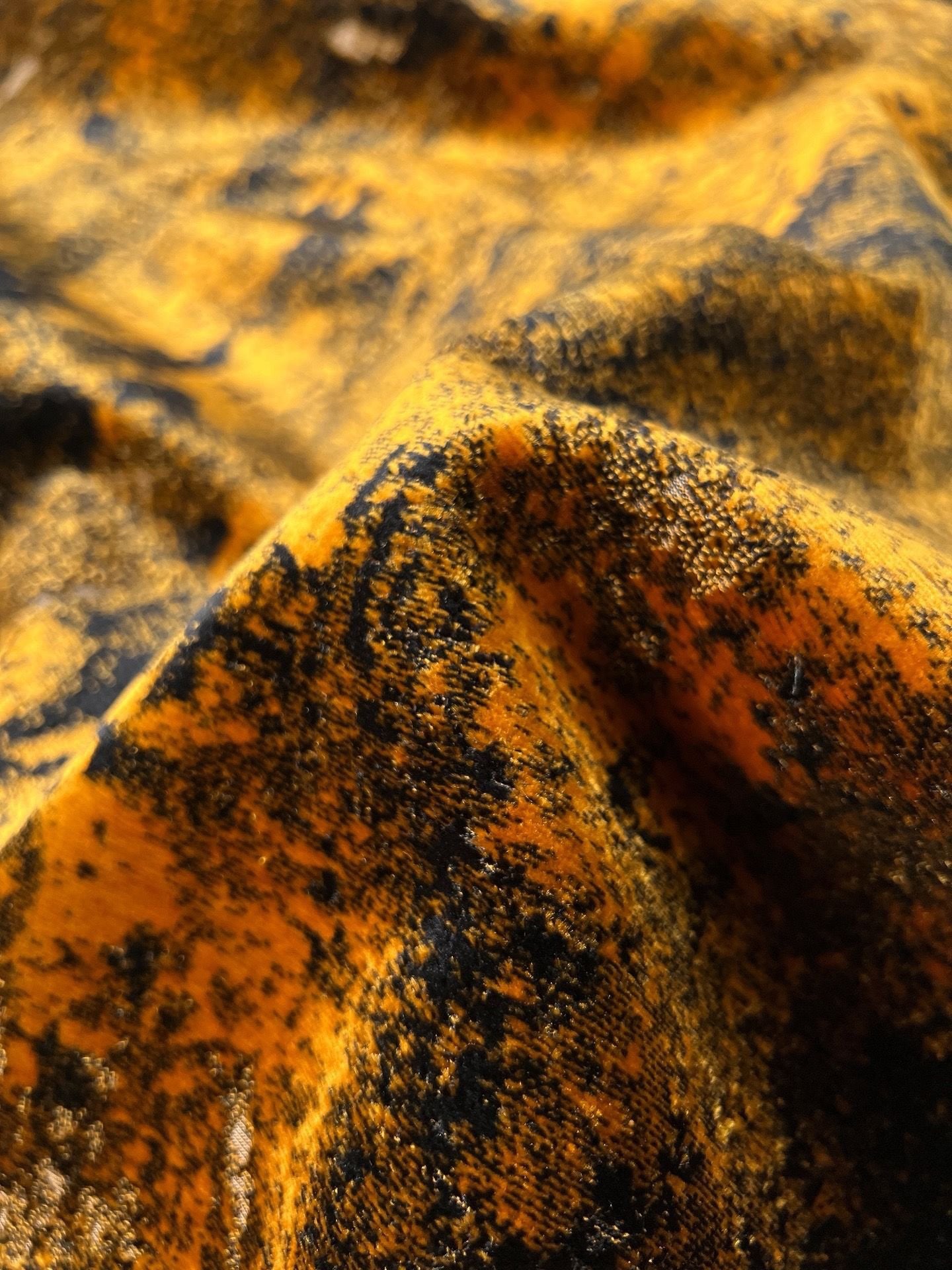 Velours-11 Gilded Shadows